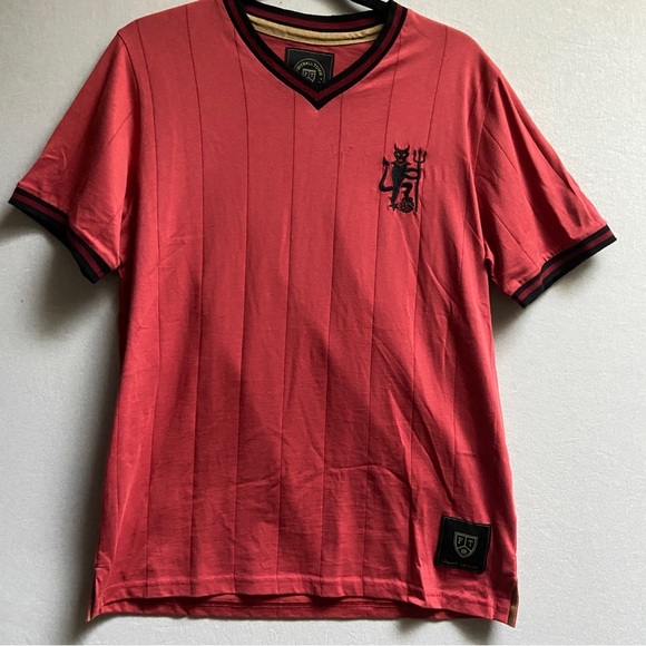 Football Town The Devil Manchester United Embroidered Logo Soccer shirt Sz M - Picture 1 of 10